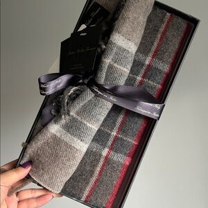 Italian Woollen Treasures Luxurious Wool Scarf gift box